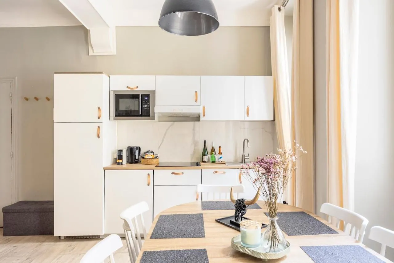 Edwin Apartment *